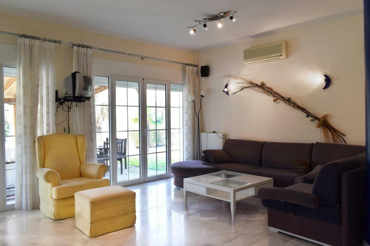 Villa Close To The Beach Ormos Panagias Exterior foto